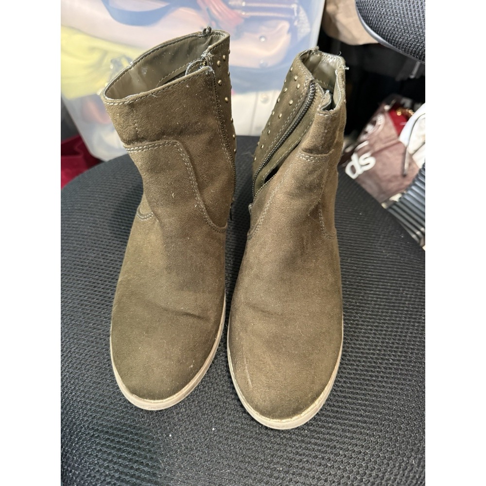Old‎ Navy Women's Olive Green Boots Size 8